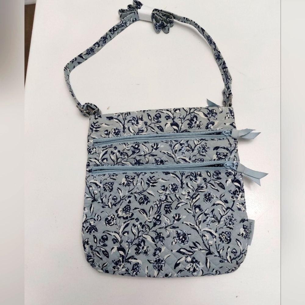 Vera Bradley Triple Zip Hipster Perennials Gray NWOT
